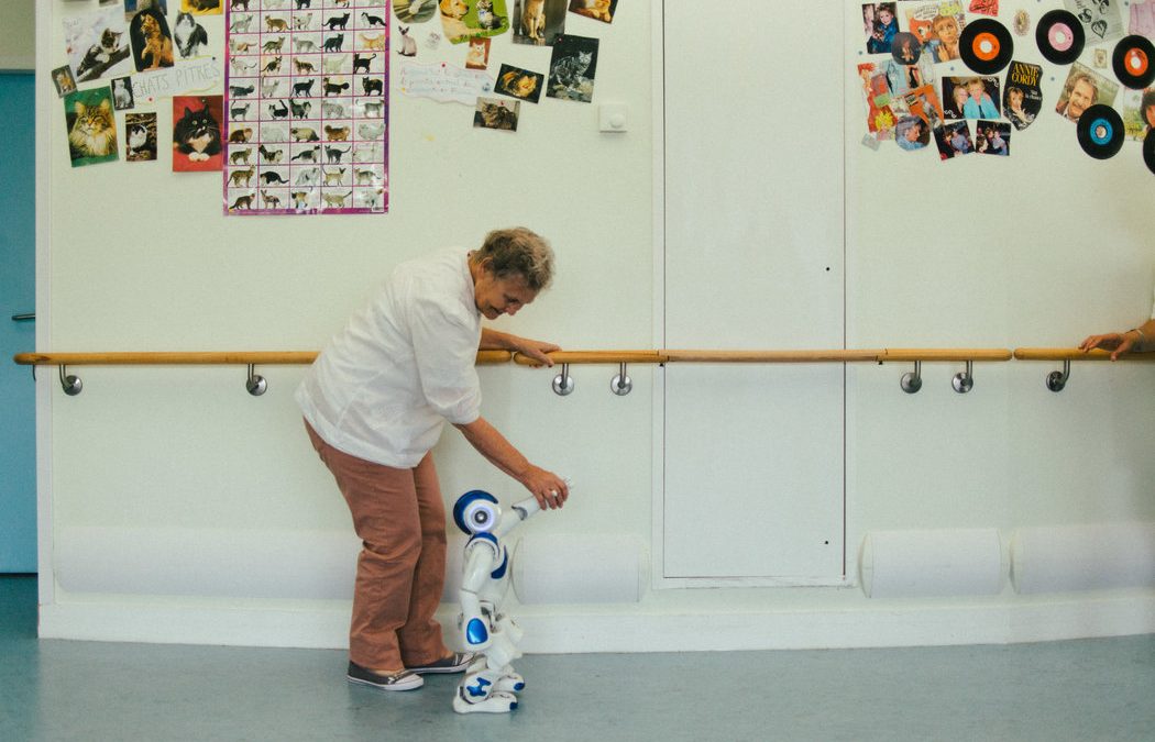 Zora, el robot que cuida ancianos