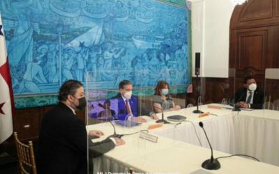 Panamá firma memorando con Microsoft para enseñar robótica y programación