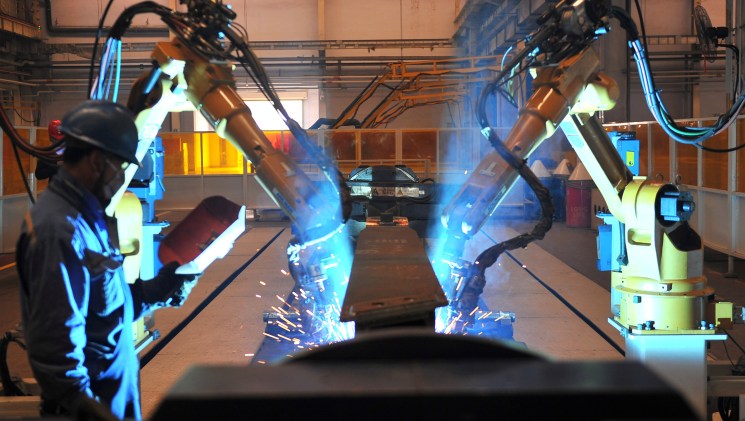 ¿Han aterrizado los robots a los gansos voladores? Automatización y deslocalización en el sector manufacturero