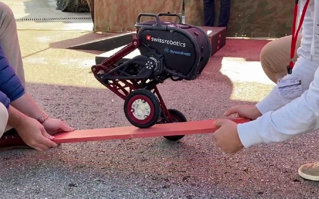 Ascento, el robot creado por estudiantes que aguanta empujones y nunca se cae