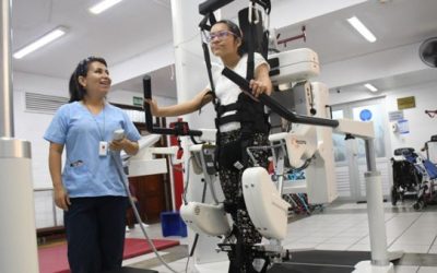 Conoce Lokomat, el robot que es capaz de ayudar de caminar a niños con discapacidad y que ha llegado a Perú