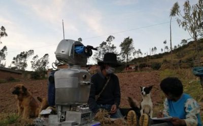 Kipi, el robot ecologista que recorre los Andes de Perú para dar clases
