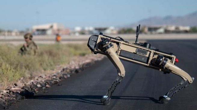 Perros robots de seguridad comienzan a proteger la Base de la Fuerza Aérea Tyndall