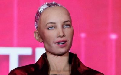 Subastan obra de Sophia, el robot que ahora es artista