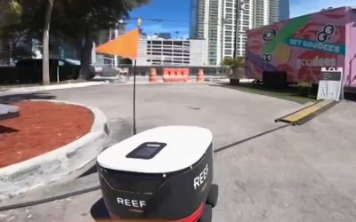 Robots reparten comida por calles de la ciudad de Miami