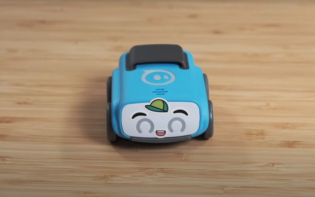 El maestro del mañana es un lindo robot parecido a un automóvil llamado Indi