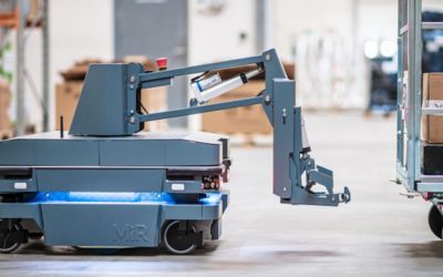 MiR Robots lanza MiR250 Hook, “el único robot con gancho del mercado para remolcar carros”