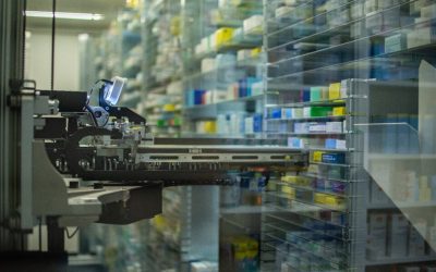Cada vez más farmacias en Argentina emplean  robots para sus tareas habituales