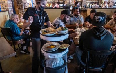 Los robots meseros en los restaurantes
