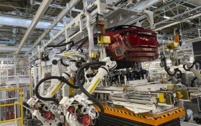Los robots inteligentes hacen todo el trabajo en la planta ‘inteligente’ de Nissan