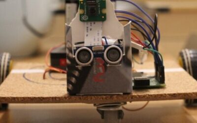 Madera y cartón para un prototipo de robot que anima a gatear a los bebés