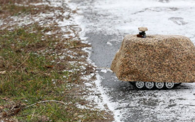 El último avance militar ruso es una piedra robot: camuflaje para vigilar y grabar a los enemigos