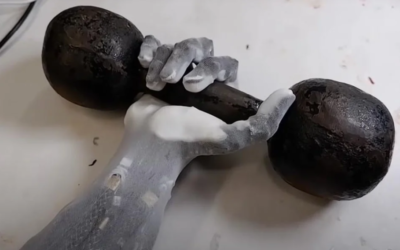 El brazo robótico con músculos artificiales capaz de levantar una pesa de 7 kg