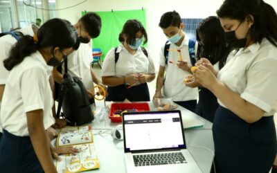 Jóvenes de Soyapango aprenden informática y robótica en laboratorios equipados por Estados Unidos