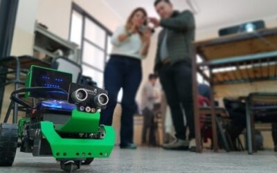 Docentes se capacitan en programación y funcionamiento de kits de robótica