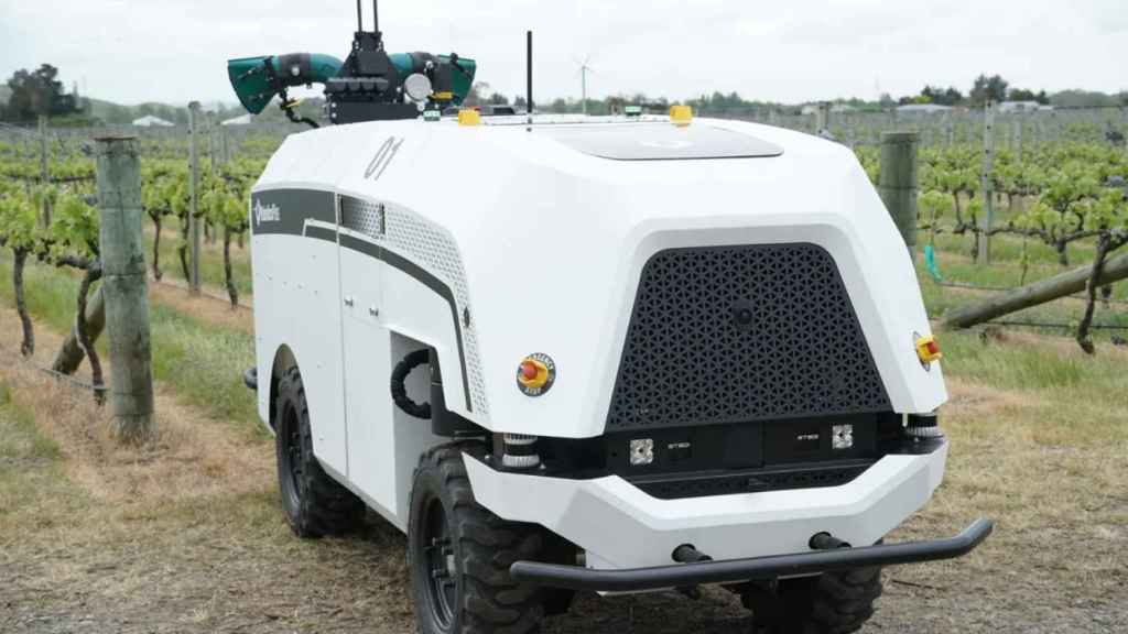 El robot autónomo que revolucionará el campo: cuida huertos y viñedos aunque le falten piezas