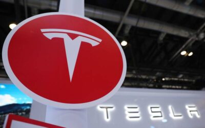 Tesla Motors muestra el “músculo” de su robot humanoide haciéndolo levantar un piano de cola con uno de sus dos motores