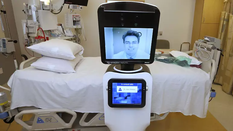 ARCHIVO - Un ejemplo de robot de telemedicina en California, Estados Unidos, 6/11/2013 - Derechos de autor Rich Pedroncelli/AP