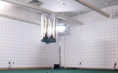 Así es Ballu, el robot fabricado con globos de helio que flota en el aire y camina sobre el agua | VIDEO