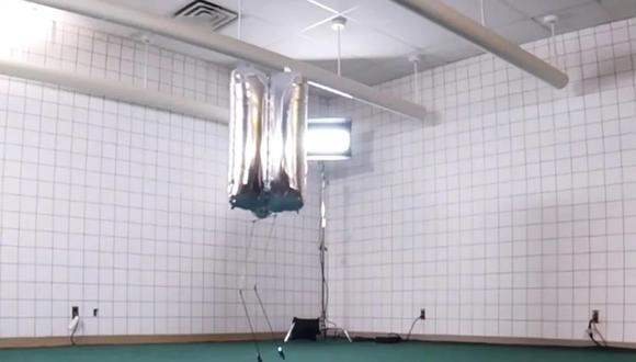 Así es Ballu, el robot fabricado con globos de helio que flota en el aire y camina sobre el agua | VIDEO