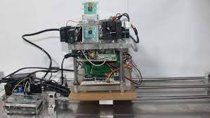 El robot que jubilará a los fumigadores: utiliza un láser para acabar con las cucarachas sin insecticidas