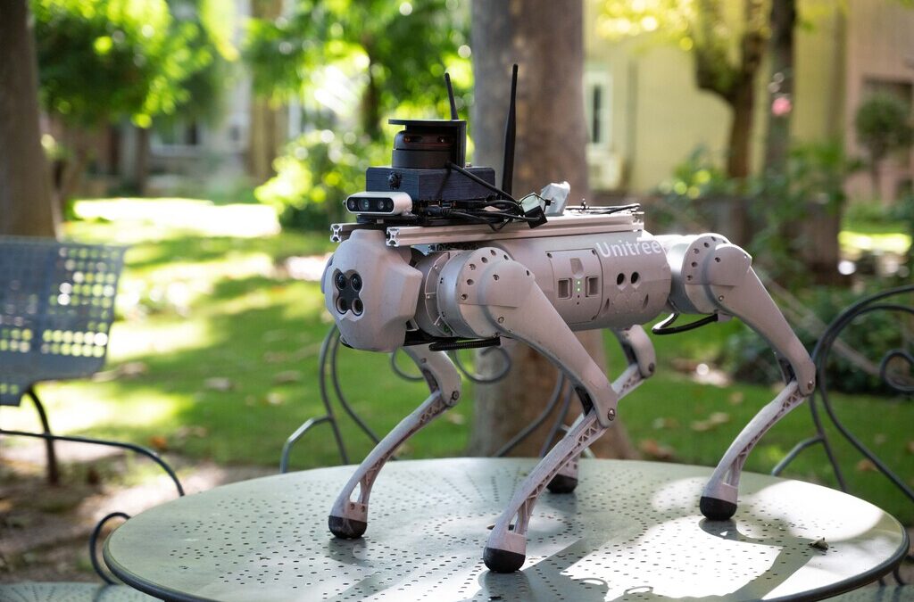 Unos investigadores del CSIC han creado un perro robot lazarillo que guía a los usuarios gracias a Google Maps