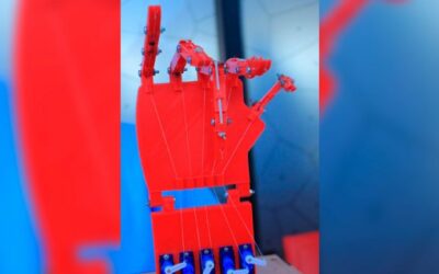 Mano robótica ‘habla’ con lengua de señas. Conozca este invento colombiano