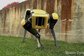 Boston Dynamics le dio a su robot con forma de perro una base de carga y un brazo en la cabeza