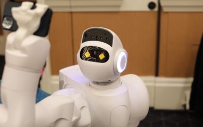Fabrican un robot que ya se está utilizando en hospitales para entregar medicinas y cuidar pacientes