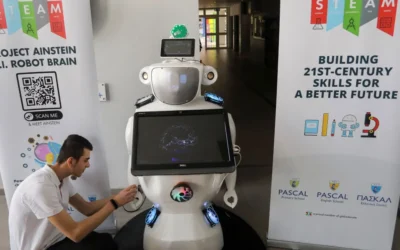 Estudiantes crean un robot profesor impulsado por ChatGPT que hace bromas sobre matemáticas