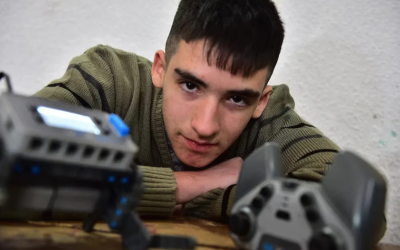 Braiton, el adolescente que enseña robótica y quiere “sacar a los chicos de la calle” en Córdoba