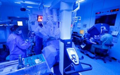 Sanidad adjudica por 13,5 millones de euros cinco equipos de cirugía robótica