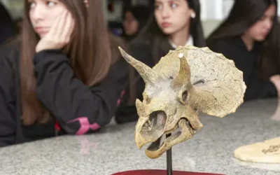 Encuentro Mujeres en Ciencia: Más de 300 jóvenes exploraron el cambio climático, la geología y la robótica