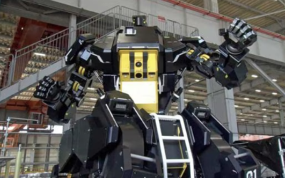 ARCHAX, el robot humanoide con brazos funcionales que se manejan con dos joysticks | FOTOS