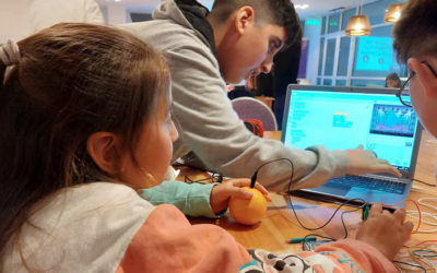 La formación en robótica desarrolla habilidades fundamentales para mejorar el aprendizaje