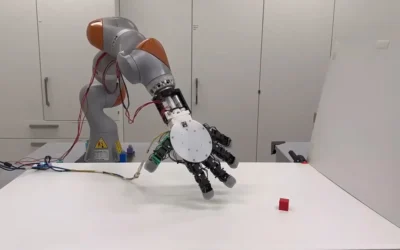 La siniestra pero futurista mano robótica que acaban de inventar puede separarse del brazo para coger objetos