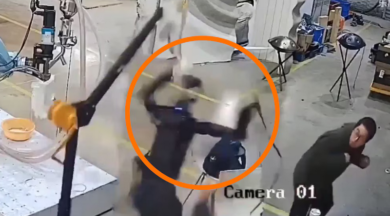 Robot perdió el control y por poco ataca a un trabajador