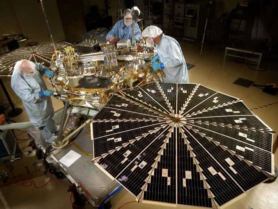 La NASA asegura que un robot enviado a Marte se vio ‘rodeado’ por 26 microbios desconocidos