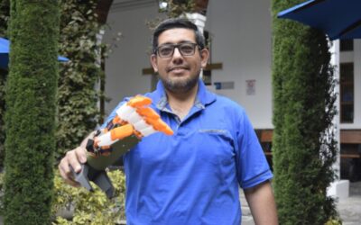 La mano robótica ecuatoriana que aprende a ver y sentir: una innovación con visión social