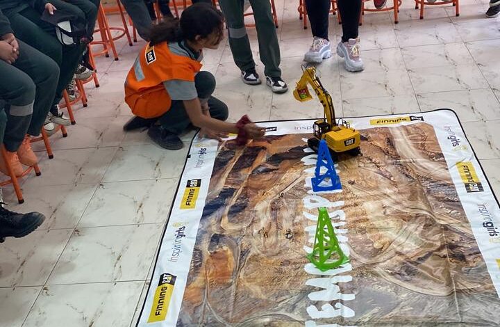 Con talleres de robótica, niñas de Antofagasta y Calama exploran el mundo STEM