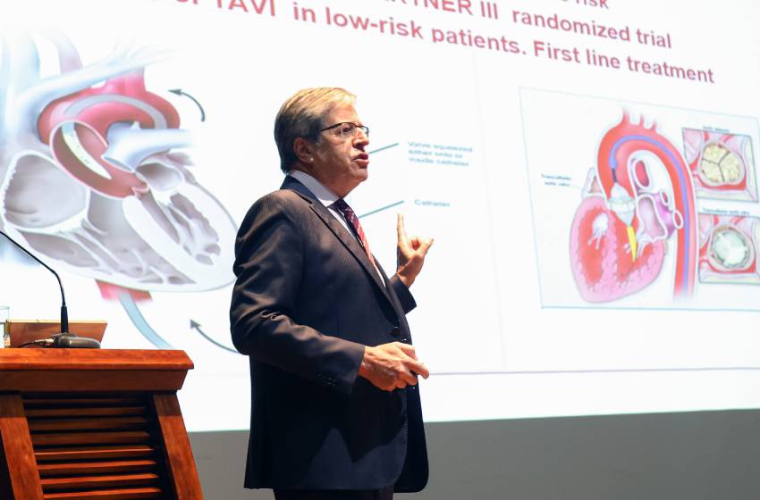 Referente mundial en cirugía robótica encabezará Seminario sobre IA en Salud