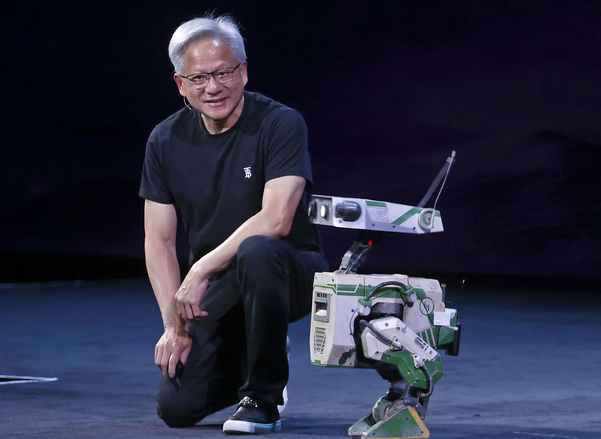 El empresario tecnológico Jensen Huang, sobre el futuro de la robótica al estilo Star Wars: «Tendremos nuestro propio R2-D2 para toda nuestra vida y crecerá con nosotros»
