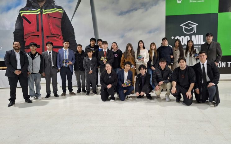 Robótica y Liderazgo: U. Santo Tomás Certifica a Futuros Líderes STEAM del Gran Concepción